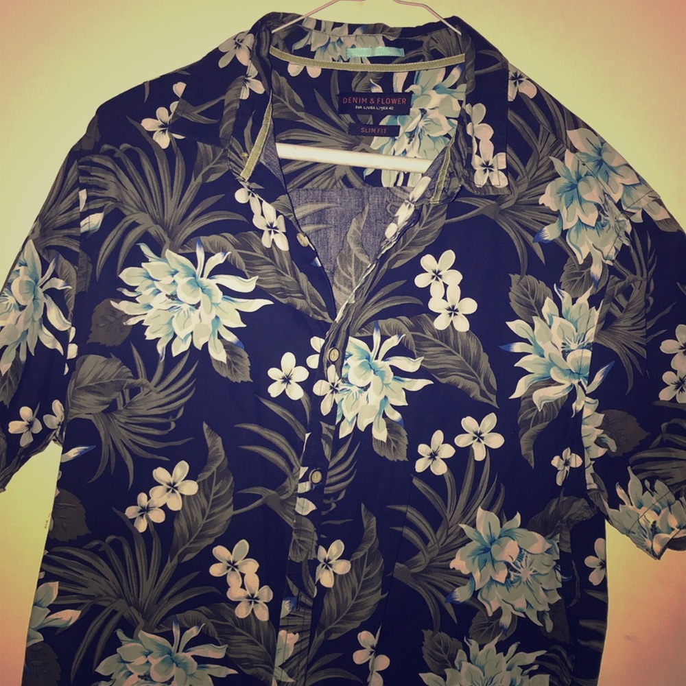 Men’s Hawaiian modern stylish button down